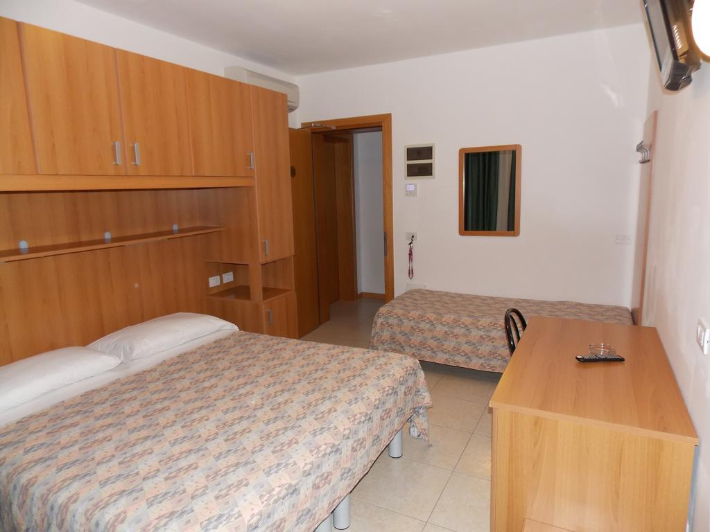 Hotel Colorado Lido di Jesolo Kamer foto