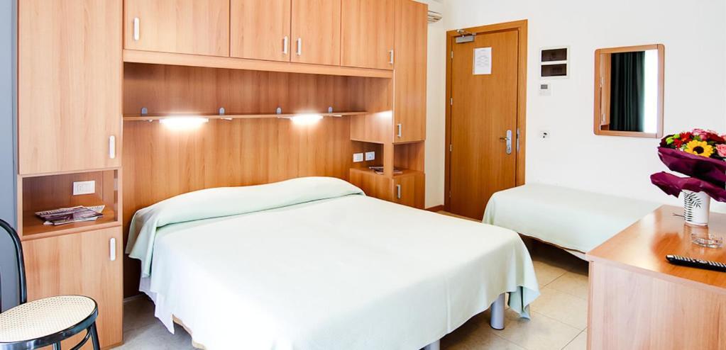 Hotel Colorado Lido di Jesolo Buitenkant foto