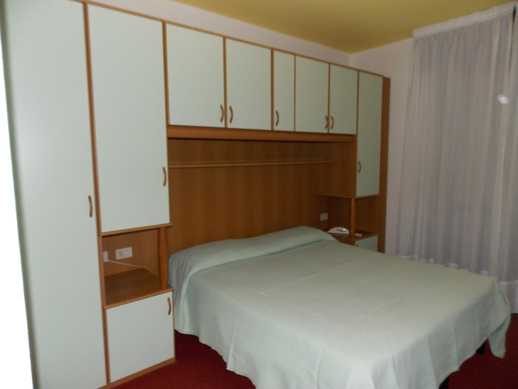 Hotel Colorado Lido di Jesolo Buitenkant foto