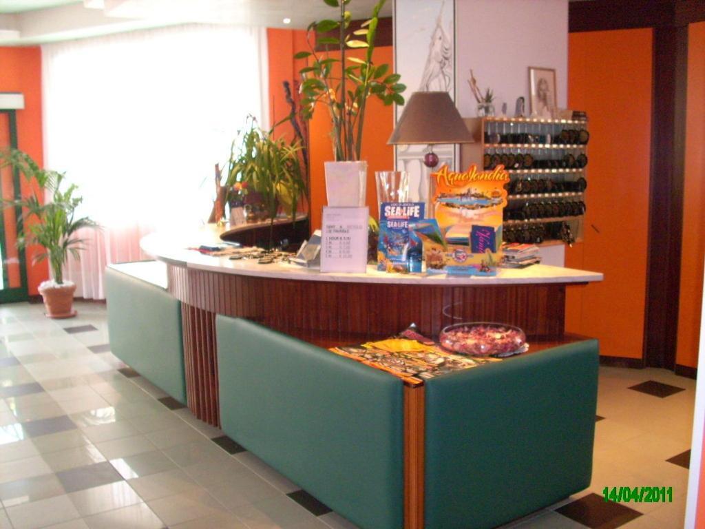 Hotel Colorado Lido di Jesolo Buitenkant foto